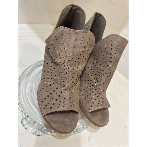 Fergalicious Womens Reno City Heeled Sandal, doe, Size 9 M - Picture 2 of 14